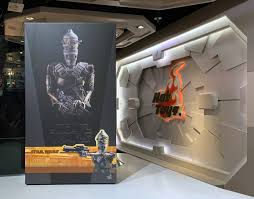 IG-11 TMS008 Hot Toys